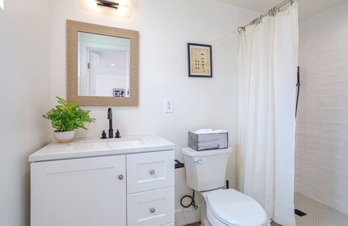 North Hollywood House | Guest Studio Universal private entry