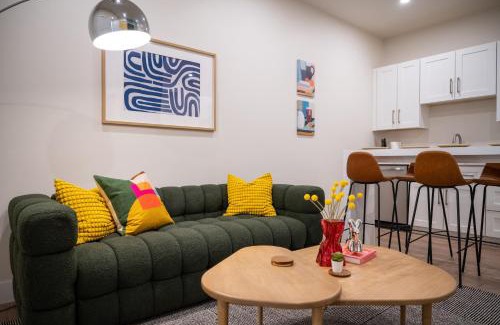Berkeley House | Guest Suite Near Tennyson W Fenced Outdoor Area