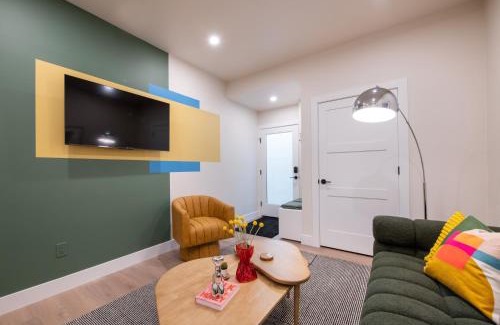 Berkeley House | Guest Suite Near Tennyson W Fenced Outdoor Area