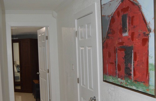 Driftwood Apartment | Guest unit near Hard Rock and local attractions