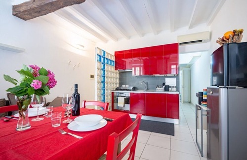 Parma City Centre Apartment | GuestHost - Bright and Central Apartment in Parma
