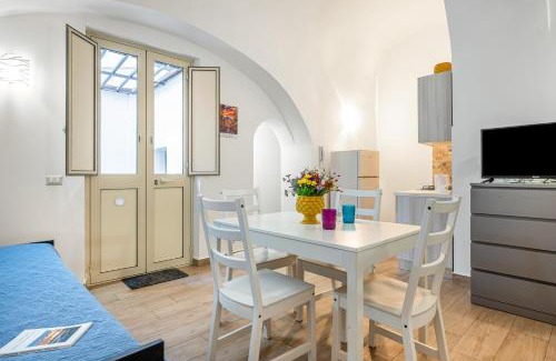 Old Town Apartment | GuestHost-Storie di Lava e l'Angolo dell'Elefante Apartments