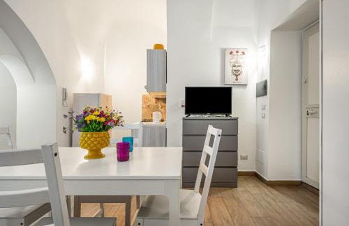 Old Town Apartment | GuestHost-Storie di Lava e l'Angolo dell'Elefante Apartments