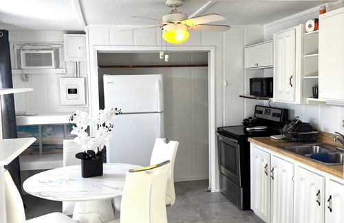 Fort Pierce House | Guesthouse by the Beach