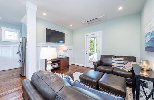 Weaverville Cottage | Guesthouse, downtown Weaverville 2 blocks from Main St.