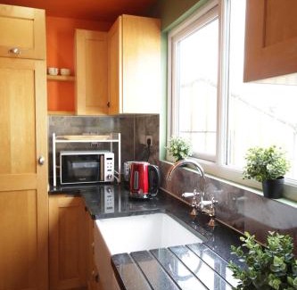 Errill House | Guesthouse - Georgias Gate