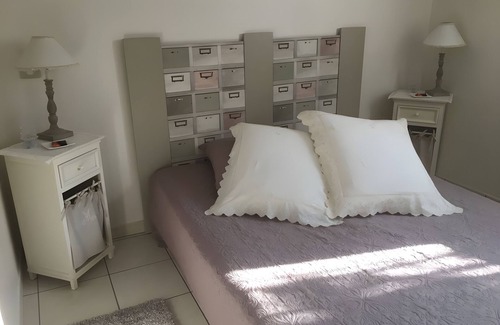 Saint-Martin-Bellevue House | Guesthouse 'Le Chalet Fleuri' with Mountain View, Shared Terrace and Wi-Fi
