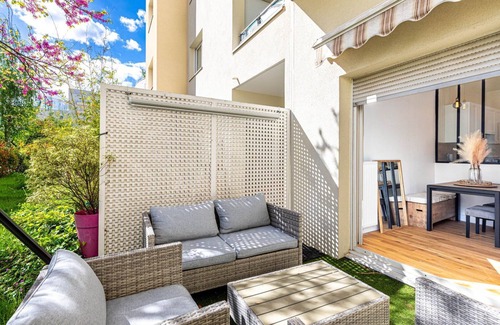 Villeneuve-la-Garenne Apartment | GuestReady - Charming stay with a courtyard
