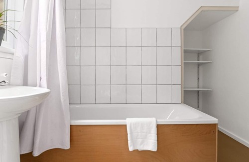 William Morris Apartment | GuestReady - A beautiful home with garden