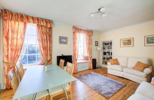 Old Town Apartment | GuestReady - Historic Edinburgh Old Town Apartment