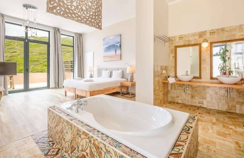 Barril de Cima Villa | GuestReady - Luxury Beach Villa with Private Pool