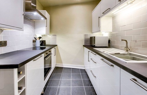Ellemford Apartment | GuestReady - Modern Classic Edinburgh Home
