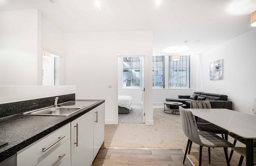 Liverpool City Centre Apartment | GuestReady – Modern comfort in Liverpool