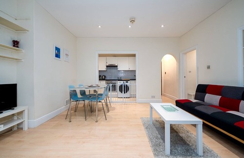 West Kensington Apartment | GuestReady - One modern stay in Kensington