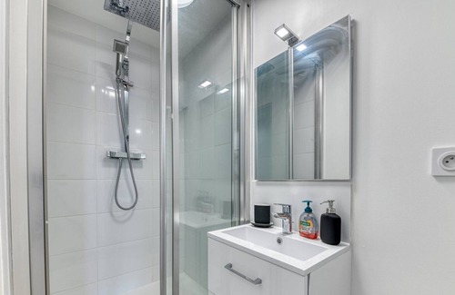 Saulaie - Claveliere Apartment | GuestReady - Serenity blue in Oullins