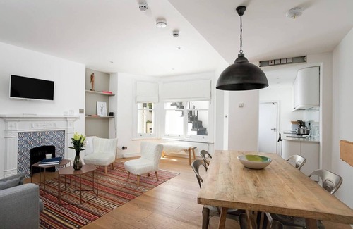 West Kensington Apartment | GuestReady - Stylish 2BR Home in West Kensington