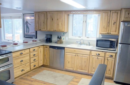 Fraser House | Guests Love It! Dog Friendly, Close to Winter Park, Hot Tubs, Pool, Club Pass