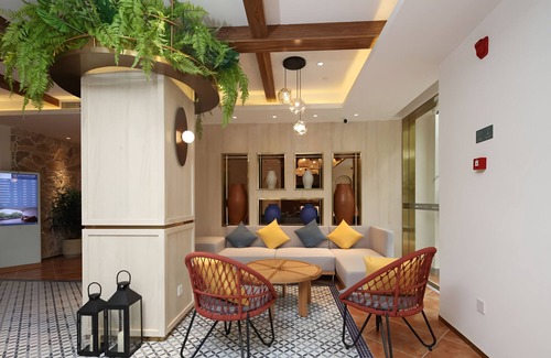 Xiufeng Hotel | Guilin O-LIVE Social Hotel