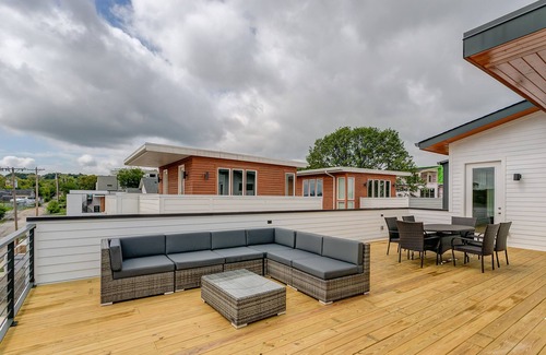 Edgehill House | Gulch South - 4BR home with rooftop deck - One of the best Nashville locations