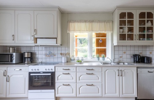 Tysnes House | Gulehuset by Interhome