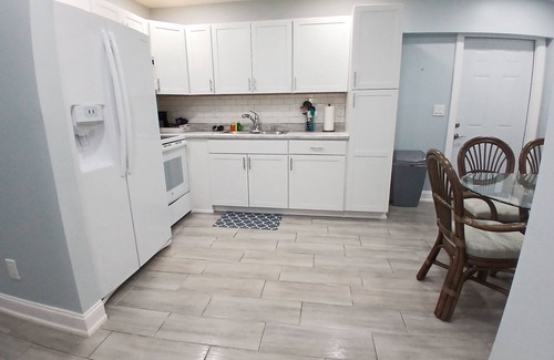 Bonita Shores Apartment | Gulf Access Canal & Dock 1.2 Miles 2 Beach Just Redone Close 2 Barefoot Beach!