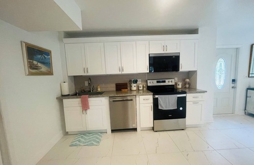 Bonita Springs House | Gulf access. FREE Kayaks,SUP’s & Canoe.Bring your boat,bring the pups!