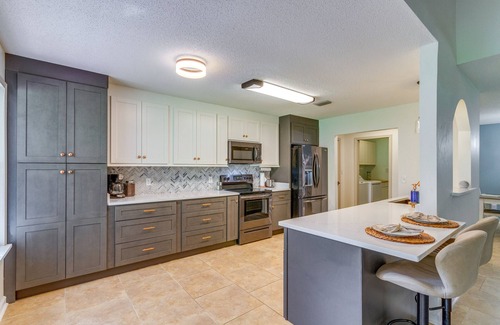 Gulf Breeze House | Gulf Breeze Home w/Screened Porch + Game Room!