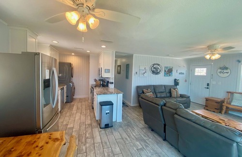 Alligator Point House | Gulf Breeze – Pet-Friendly 3BR Beachfront Stay with Stunning Views & Renovations
