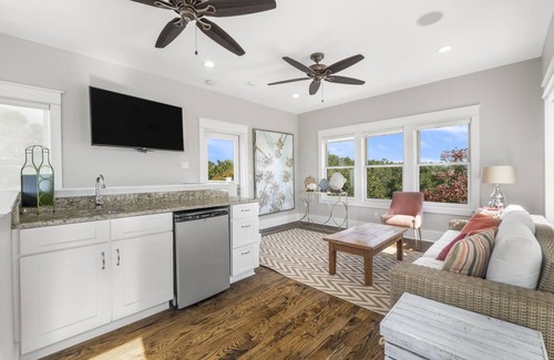 Gulf Pines House | GULF BREEZE-PRIVATE POOL-GOLF CART-PRIVATE BEACH SLEEPS 16