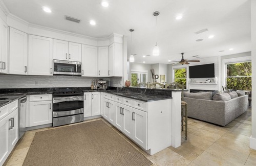 Gulf Pines House | GULF BREEZE-PRIVATE POOL-GOLF CART-PRIVATE BEACH SLEEPS 16