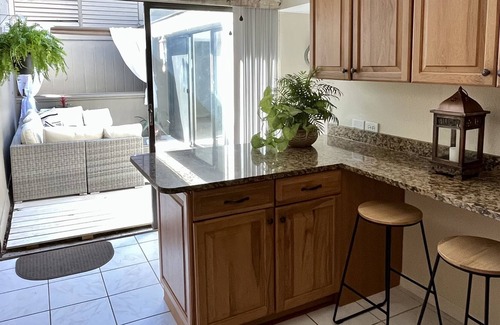 Osprey Condo | Gulf breezes in 2 bedroom tropical oasis - 10 min from beach!