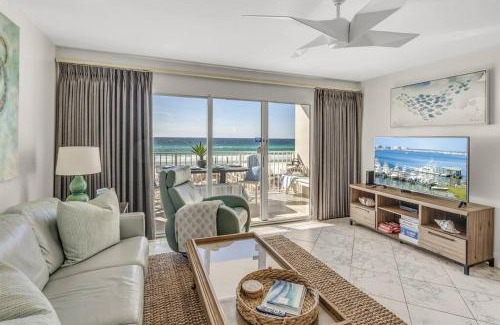 Fort Walton Beach Apartment | Gulf Dunes 314 Sunny & Chair