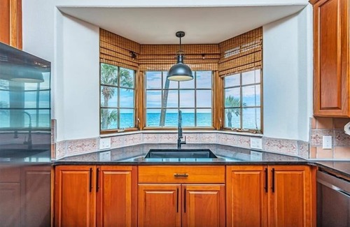 Sunset Beach House | Gulf Front 4 Bedroom Home ~ Free Sunsets every night!