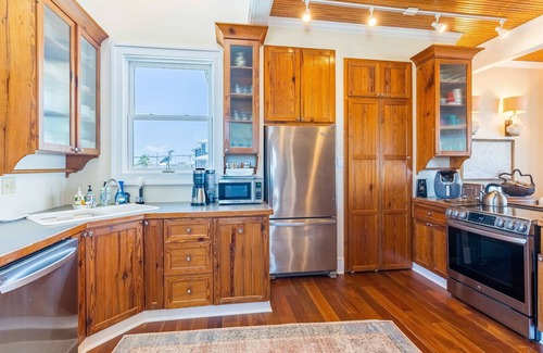 Southpointe House | Gulf-front beauty with direct beach access, modern interior, & large balcony