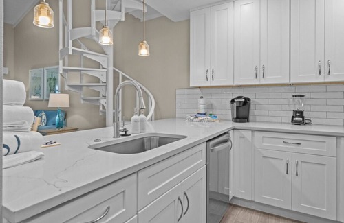 Sanibel Condo | Gulf-Front Bliss Awaits: Remodeled Villa Sanibel Condo Steps from the Beach