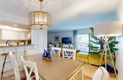 Ilexhurst Condo | Gulf-front condo with Gulf view, beach access, pool, tennis, & balcony