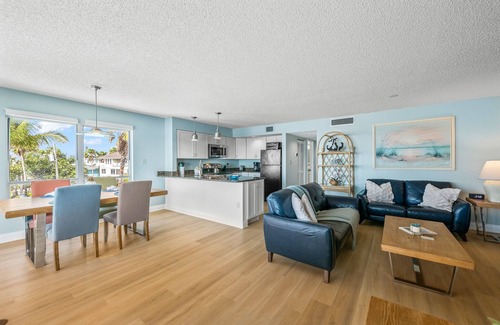 Bradenton Beach Condo | Gulf-Front Escape! Balcony & Heated Pool!