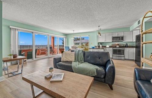 Bradenton Beach Condo | Gulf-Front Escape! Balcony & Heated Pool!