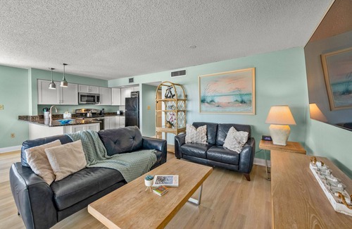 Bradenton Beach Condo | Gulf-Front Escape! Balcony & Heated Pool!