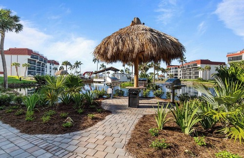 Sanibel Condo | Gulf-Front Escape with Private Rooftop Sundeck & Sweeping Sunset Views