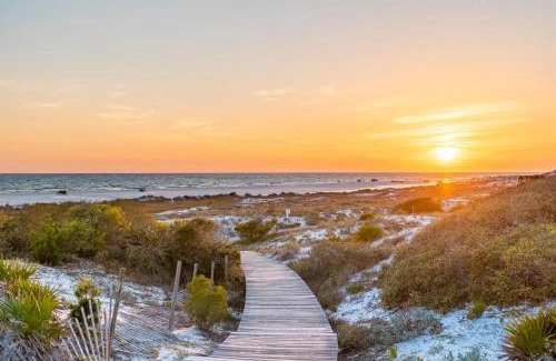 WaterSound Beach House | Gulf Front - Large Pool - Bikes - Gated Community
