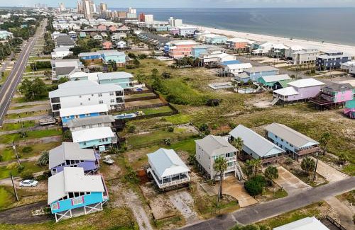 Gulf Shores House | Gulf Shores Cottage with Water Views, Walk to Beach!