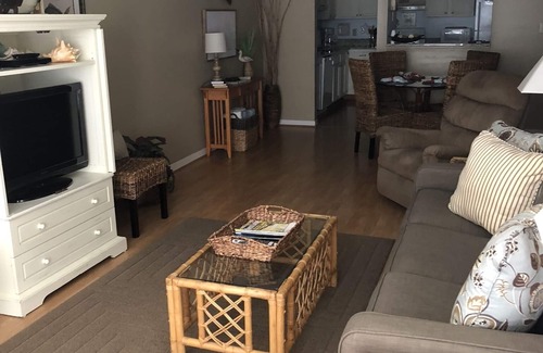 Gulf Shores Condo | Gulf Shores Great Family Getaway Condo Overlooking Pool w/Beach & Lagoon Access