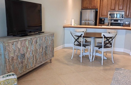 Ono Island Condo | Gulf Side Villas 1B Pet Friendly Gulf Front condo-Free Daily Activities