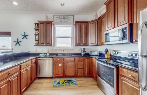 Bahama Beach House | Gulf-view condo with beach across the street, balcony, AC, washer/dryer, & WiFi