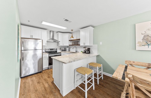 Ono Island Condo | GULF VIEW condo King bed w/bunk and LARGE L-shaped balcony in cozy Perdido Key