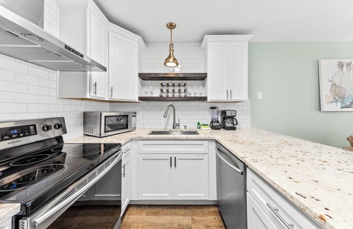 Ono Island Condo | GULF VIEW condo King bed w/bunk and LARGE L-shaped balcony in cozy Perdido Key