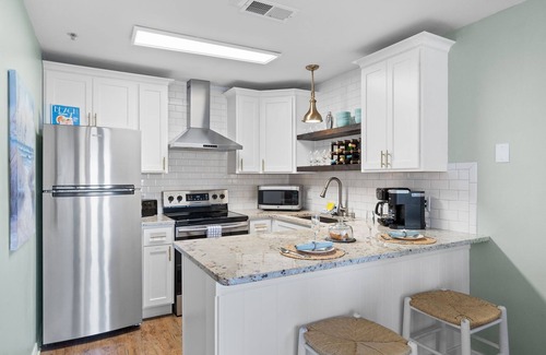 Ono Island Condo | GULF VIEW condo King bed w/bunk and LARGE L-shaped balcony in cozy Perdido Key