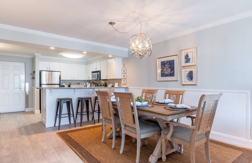 Destin Condo | Gulf Views-Dolphin Sightings! Destin Beachfront Property-2BR/2BA condo sleeps 6