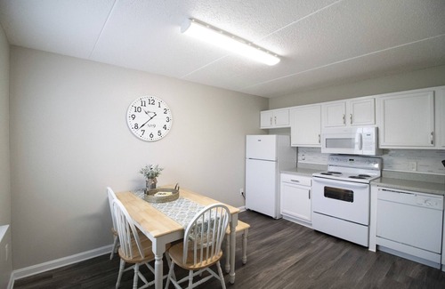 Gulfport Apartment | Gulfport 2 Br Apt + Pool + Wifi + close to airport